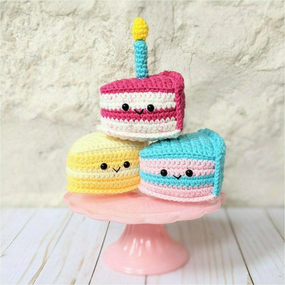 Cake Gift Box (Free Crochet Pattern) - Sweet Softies | Amigurumi and Crochet